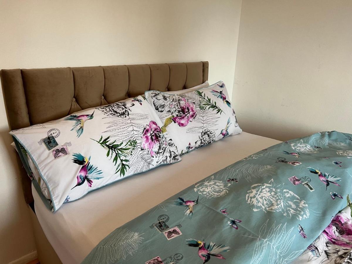 The Grande Residence - Close To Central London & Next To Northfield Tube Station Hanwell Екстер'єр фото