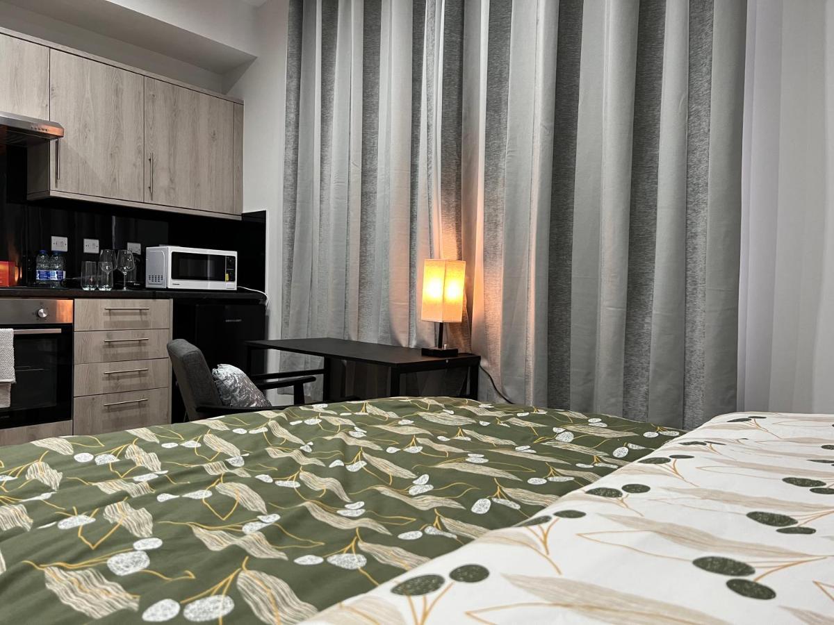 The Grande Residence - Close To Central London & Next To Northfield Tube Station Hanwell Екстер'єр фото